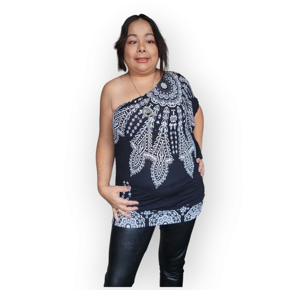 Studio Y Black and White One-Shoulder Tank Top - Picture 5 of 14